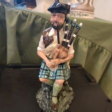 ROYAL DOULTON * THE PIPER *