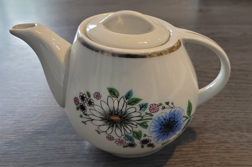 Vintage tea pot for one - vintage,