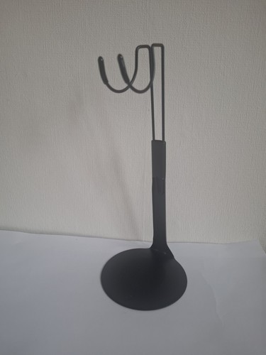 Black metal straddle - metal,