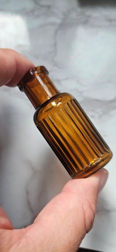 Tiny 2oz size amber - 1/2oz,