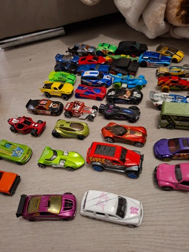 Hot wheels diecast car - job, lot
