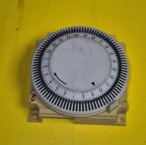 Glowworm mechanical clock