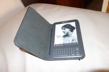 Amazon Kindle Keyboard D00901 3rd Gen 4GB 6in eBook Reader