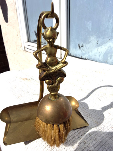 Vintage brass crumb catcher - brass,