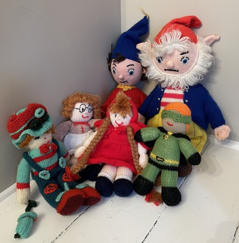 Mixed size knitted toys bundle - mixed,