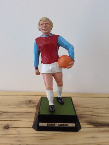 Vintage bobby moore west ham - west,
