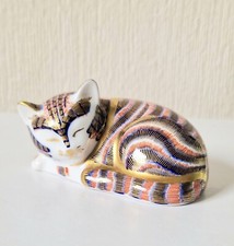 Royal Crown Derby Imari Sleeping Cat Fine Bone China Paperweight Ornament