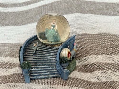 Disney snow globe cinderella - snow,