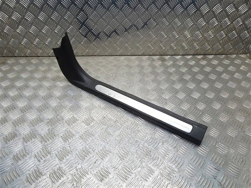 Right front door sill ti - right,