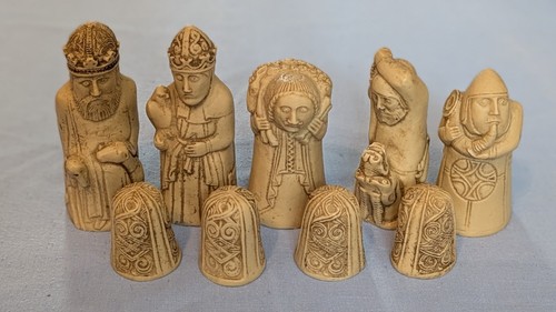 Medieval dragon hunt chess set - dragon,