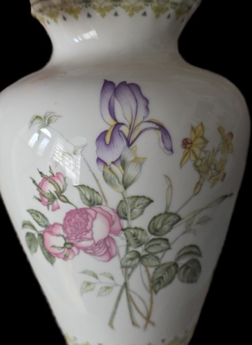 Fine bone china vase with