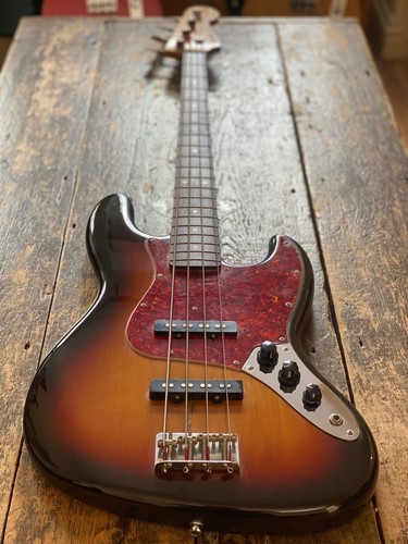Fender 1962 reissue - 1962, jazz