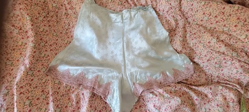 Pretty vintage 1930s 40s - pretty,
