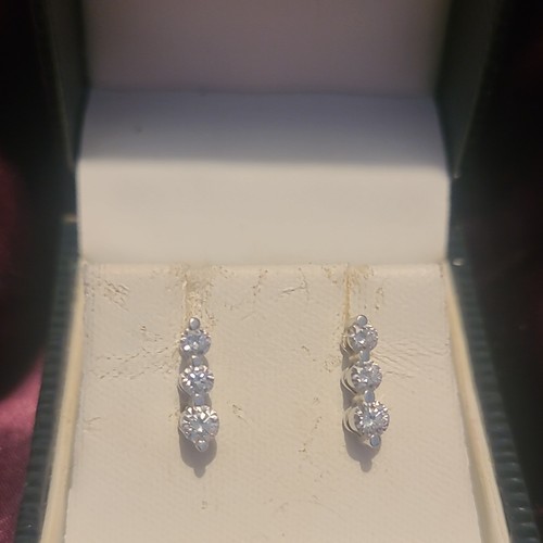 Leo diamond 18ct white - leo,