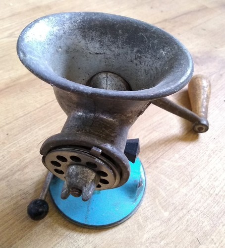 Vintage spong co mincer - &,