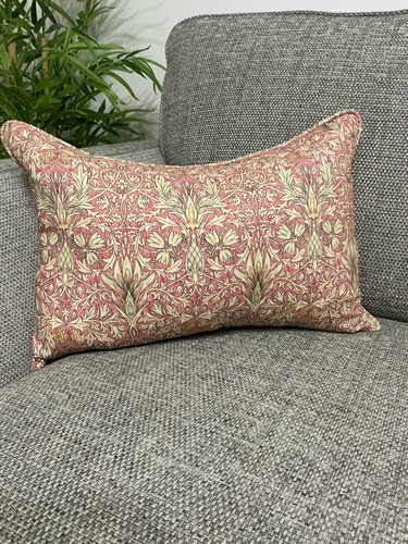 Piped cushion - 18”,