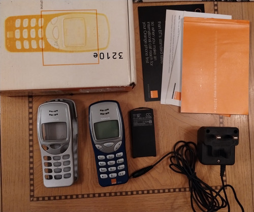 Nokia 3210 blue phone boxed - nokia,