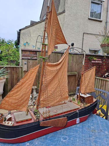 Large hand built thames - large,