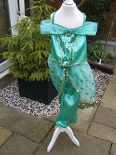 DISNEY JASMINE DRESSING UP
