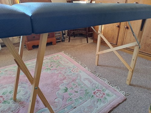 Massage couch with face - , hole