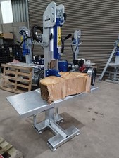 Log Splitter, 16 tonne tractor