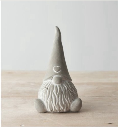 Cement sitting gonk with heart - sitting,
