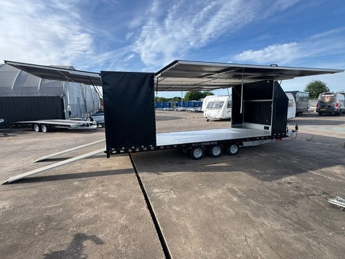Enclosed car transporter - car,