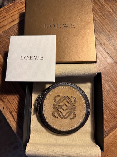 Loewe anagram round coin - round,
