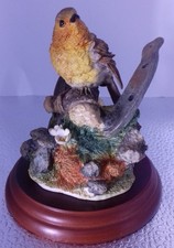 Border Fine Arts Resin Figure : Robin on Horseshoe, Russell Willis : Garden Bird