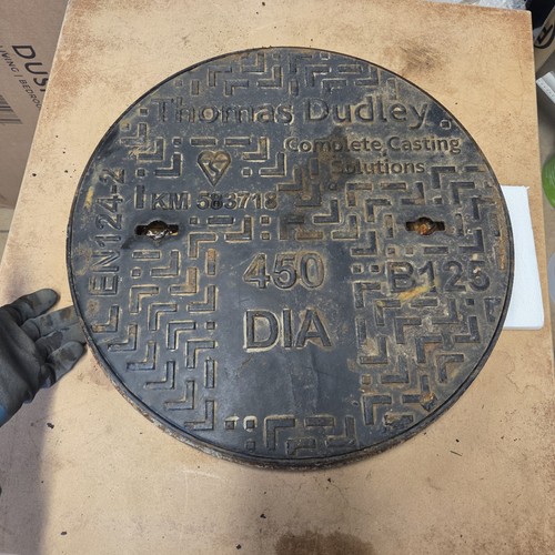 Round cast iron manhole - round,