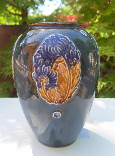 Antique royal doulton - royal,