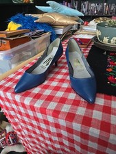 Vintage Size 6 Blue Leather Kitten Heels
