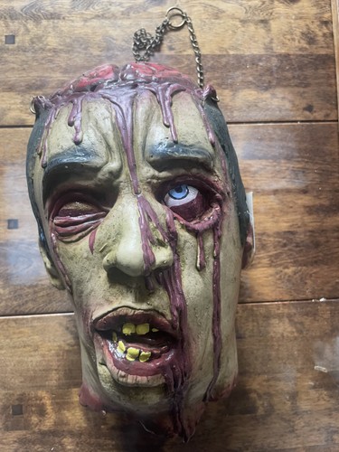 Hanging dead head - with, chain