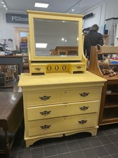 Charming vintage chest w/ 3