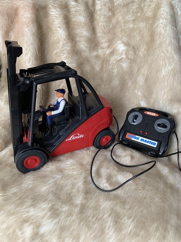 Linde forklift with driver - forklift,