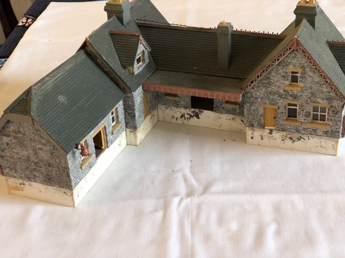 Model railway gauge - oo, station