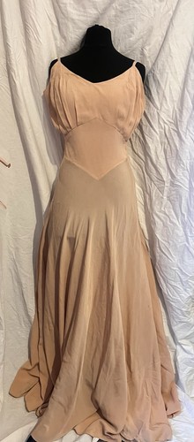 1930s peach coloured - 1930s, crepe