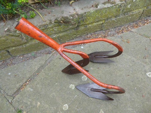 Vintage wolf cultivator claw - wolf,