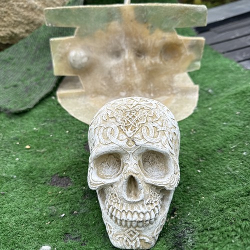 Latex and fiberglass mould - and,