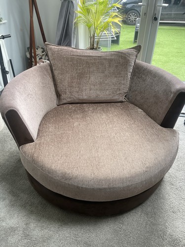 Brown round cuddle swivel - /,