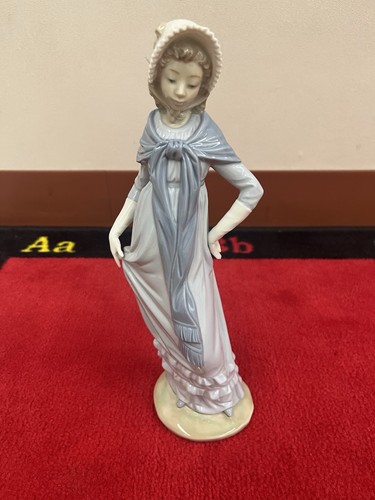 Lladro figurine lady with - lladro,
