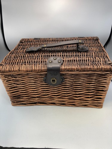 Large wicker picnic hamper - large,