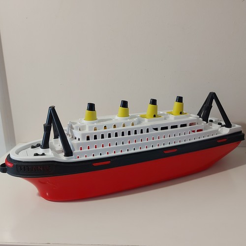 Rms titanic model ship - rms,