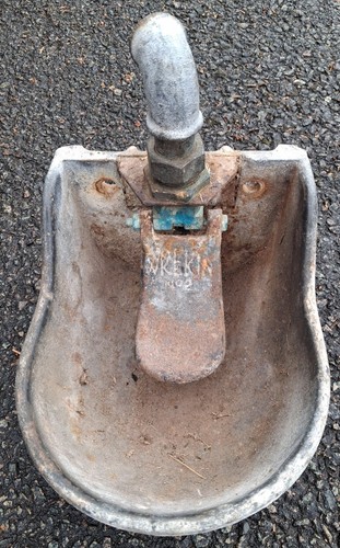 Vintage water trough self - vintage,