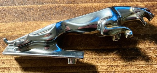 Jaguar car leaping - ,