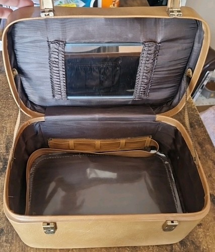 Vintage train case hard - case,