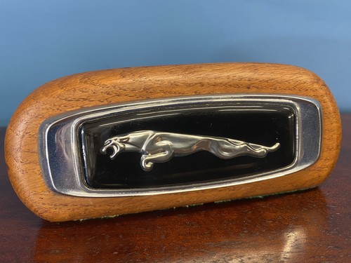 Vintage jaguar xj6 - series, wing