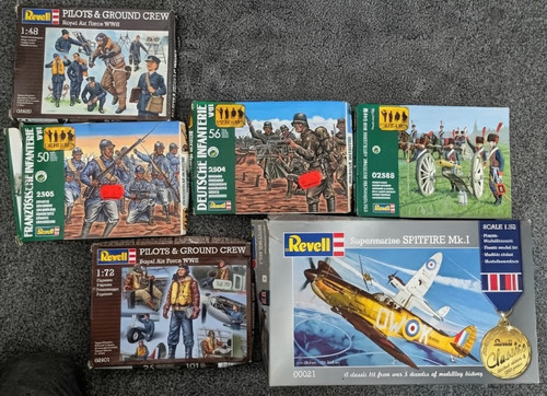 Revell military model - revell,