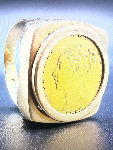22ct gold young queen victoria