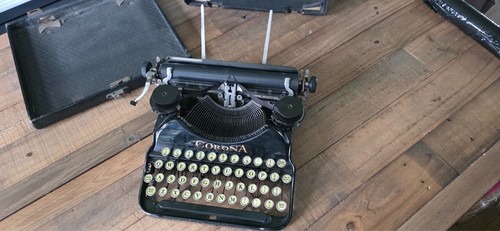Corona typewriter with case - typewriter,